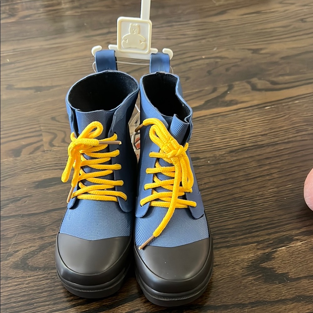 Brand new gap boy rain boots Blue and Yellow Combat Boots
size:9-10